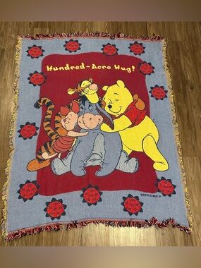 Disney Winnie the Pooh Hundred-Acre Hug Throw